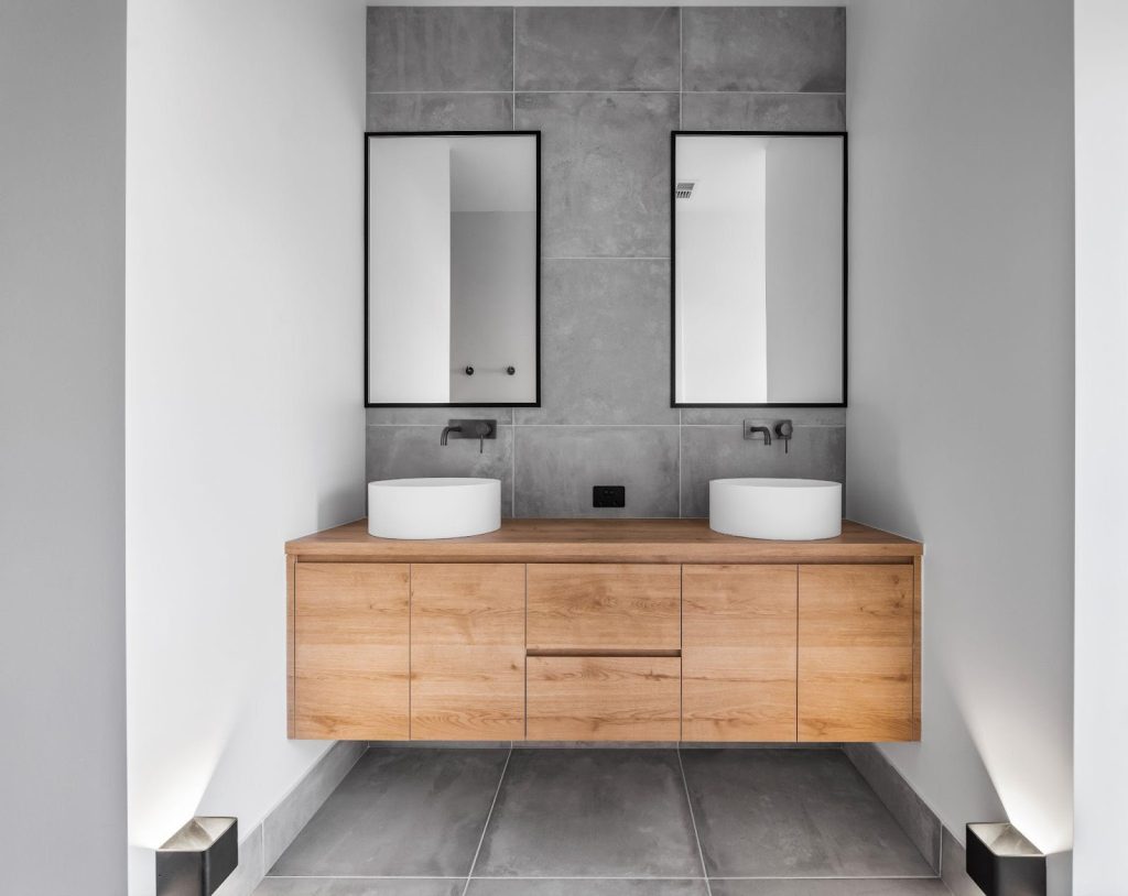 Modern tile bathroom.